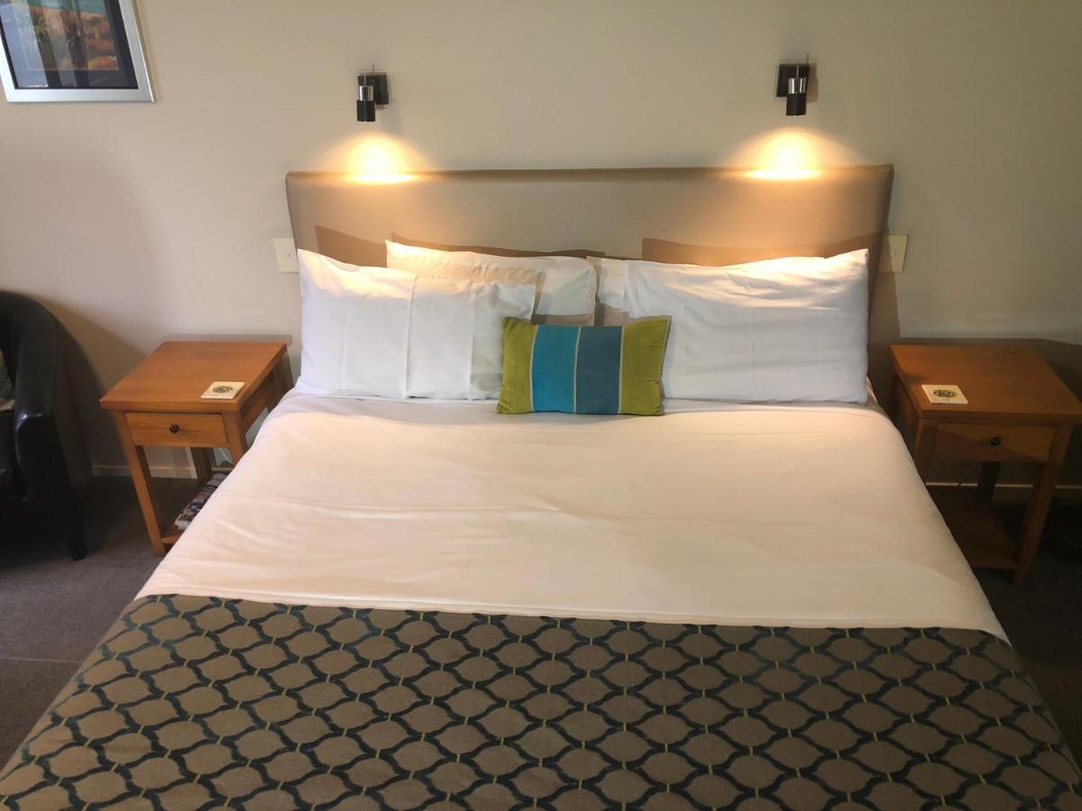 555 Motel Dunedin Extérieur photo