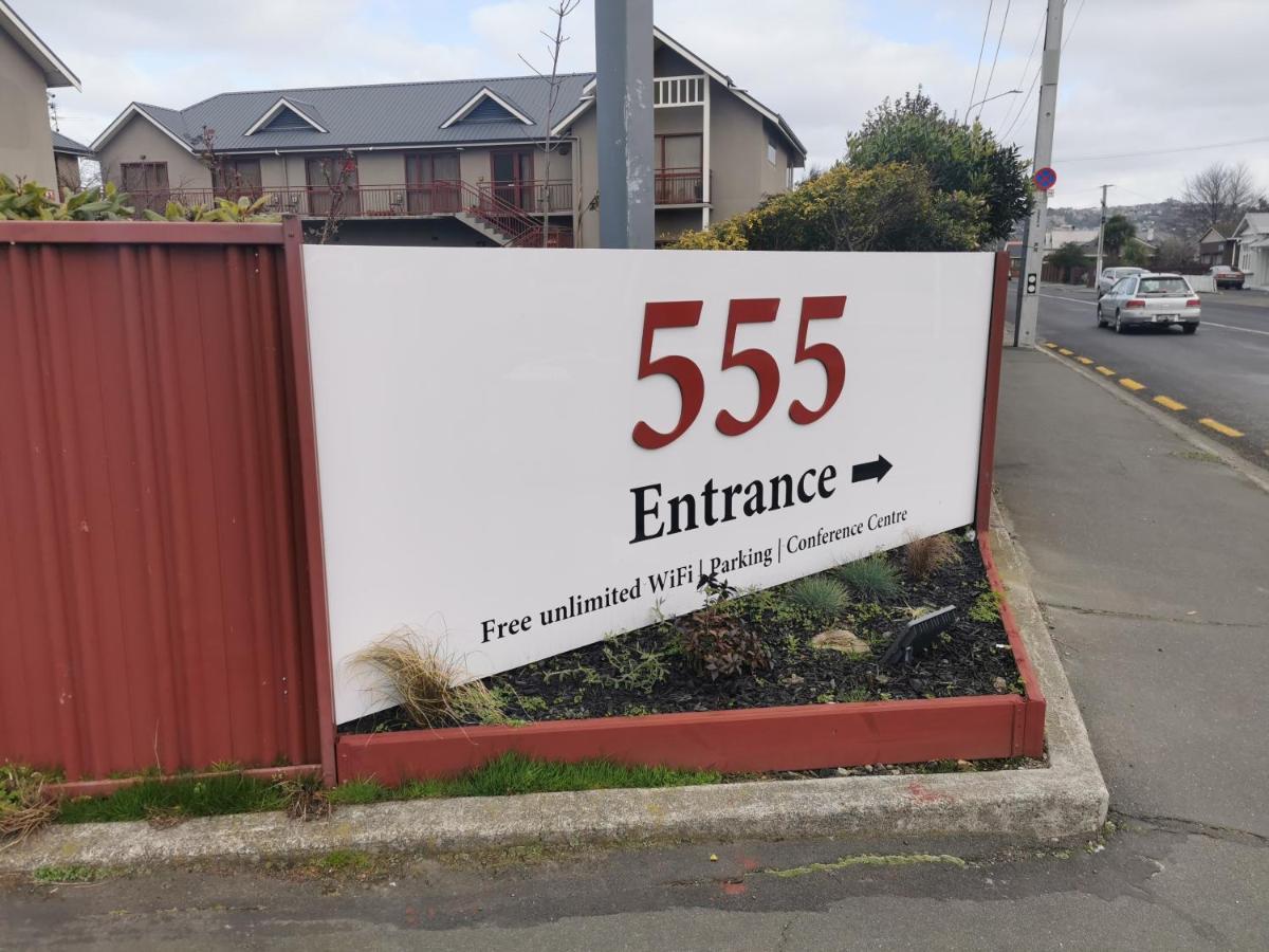555 Motel Dunedin Extérieur photo
