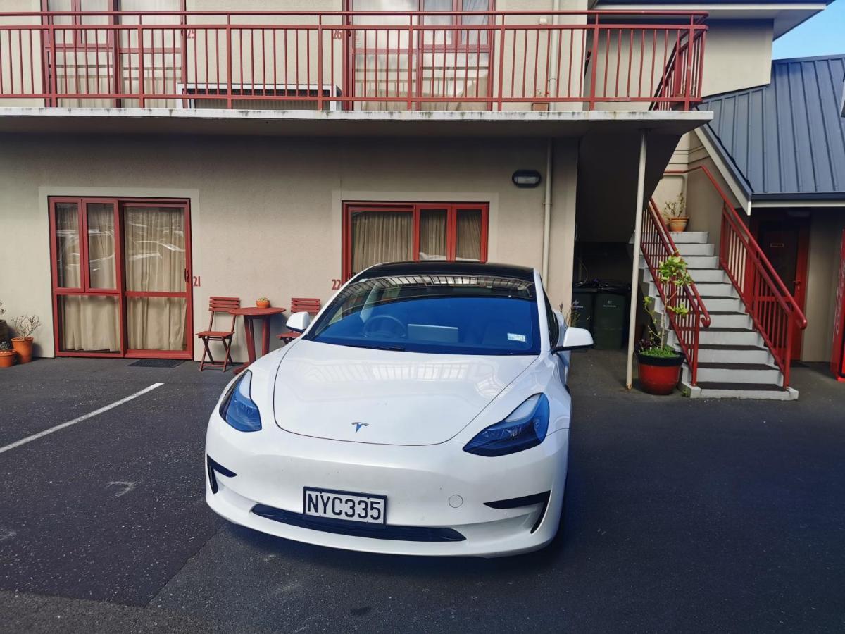 555 Motel Dunedin Extérieur photo
