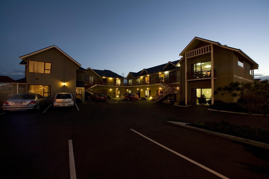 555 Motel Dunedin Extérieur photo
