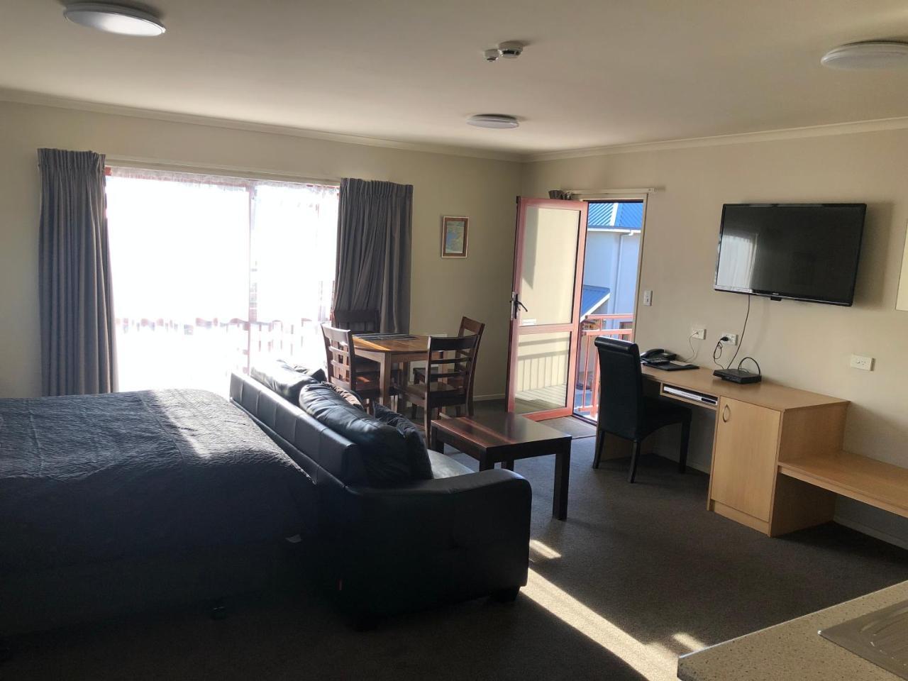 555 Motel Dunedin Extérieur photo